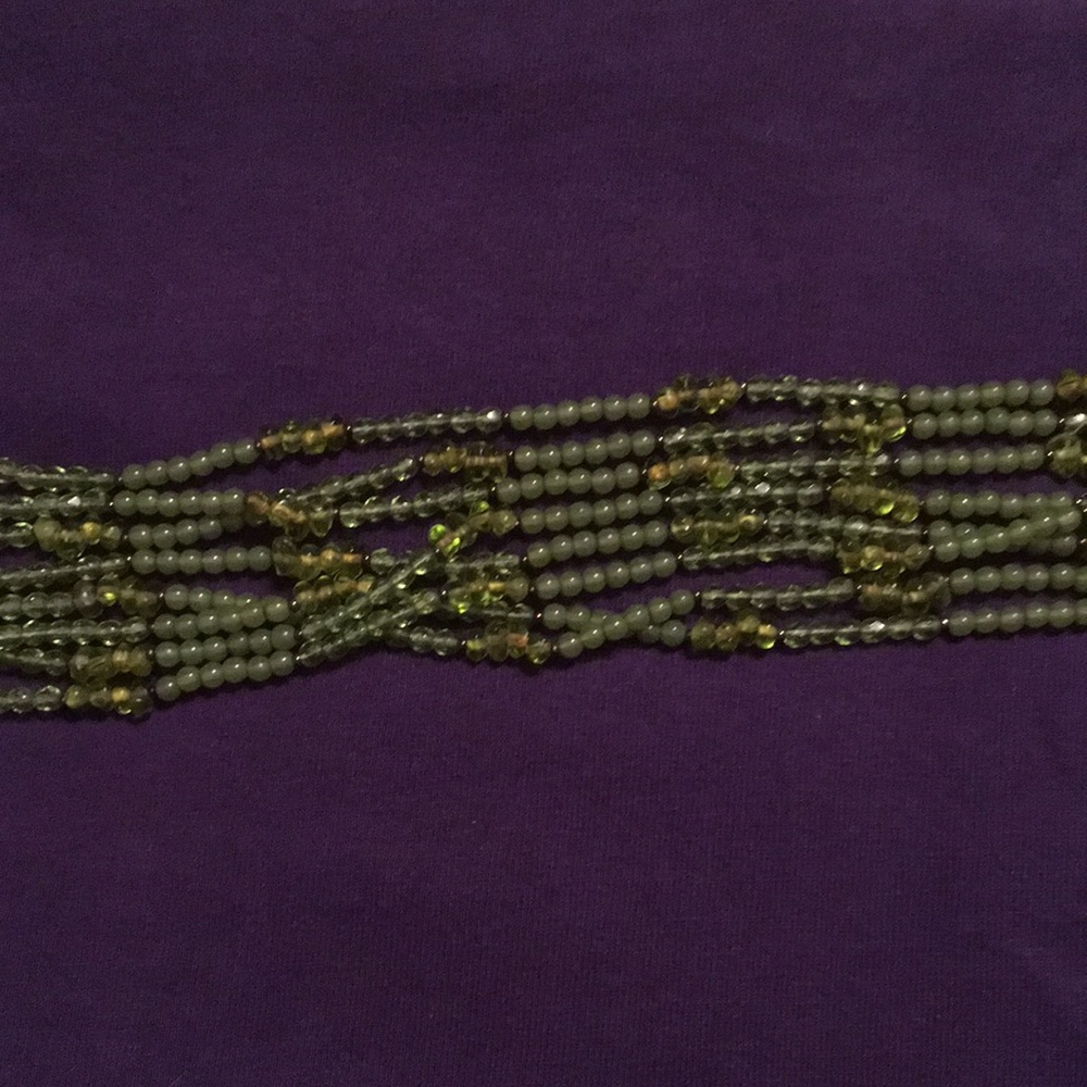 EUC Beautiful green beaded Necklace - Picture 4 of 5